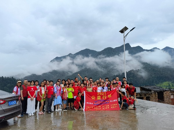 Moldsteells Visits Guizhou for Charity — A Journey That Touched the Heart